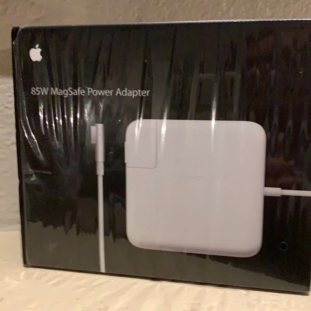 NWT Apple 85w MagSafe power adapter